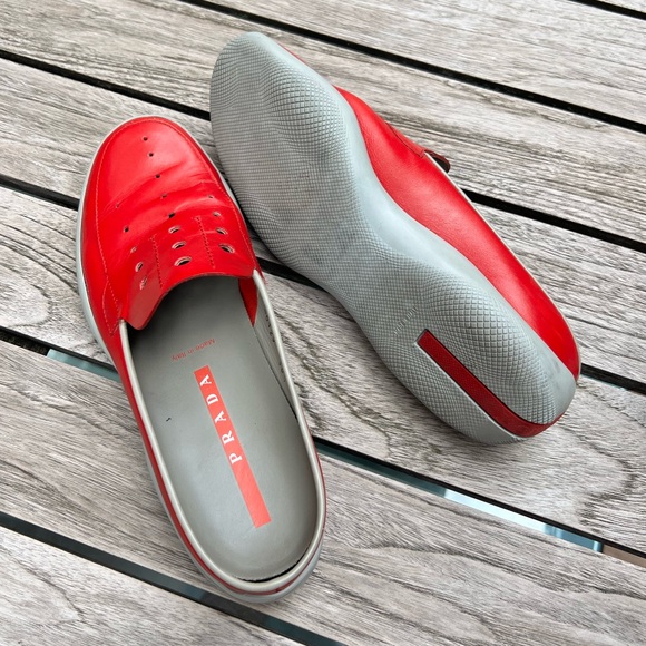 Rare find! Women’s Prada leather slides. - Picture 4 of 8